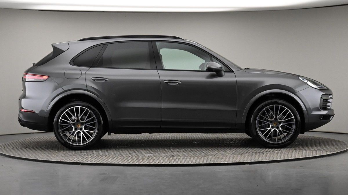 Porsche Cayenne Image 27