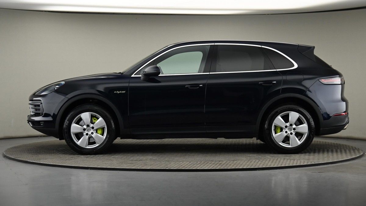 Porsche Cayenne Image 45