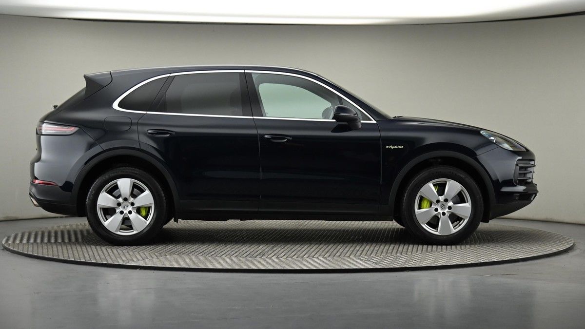 Porsche Cayenne Image 54
