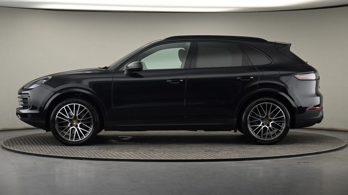 Porsche Cayenne Image 23