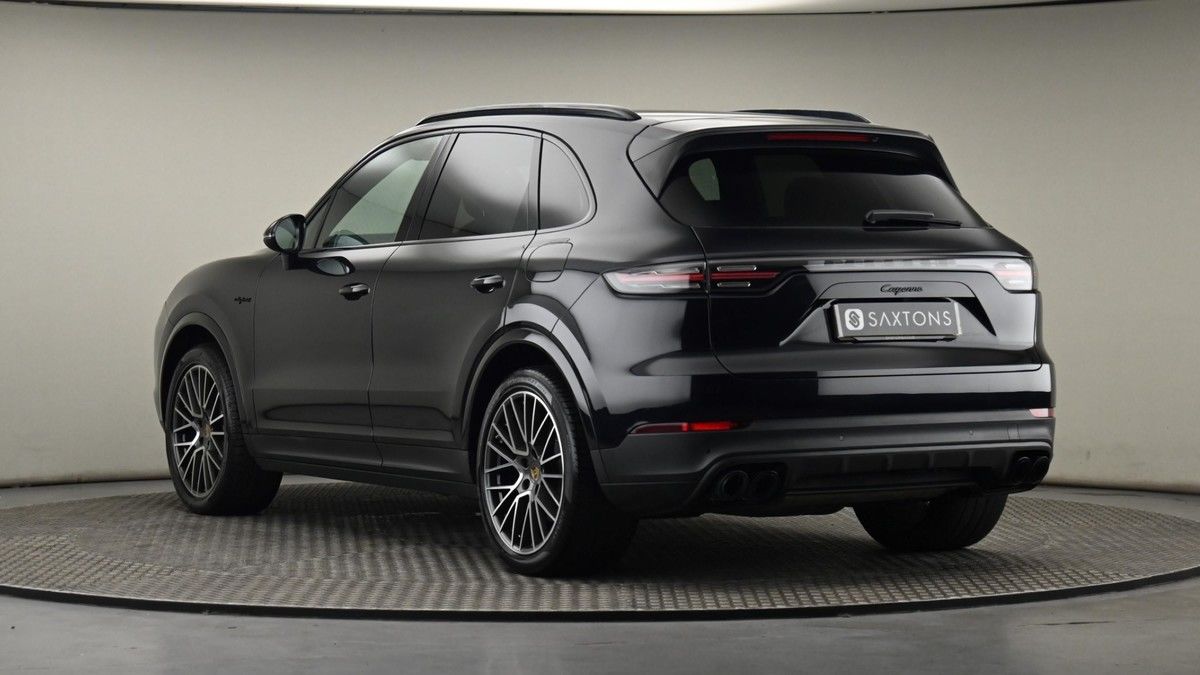 Porsche Cayenne Image 24