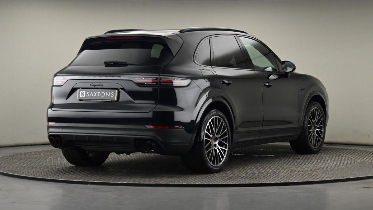 Porsche Cayenne Image 26