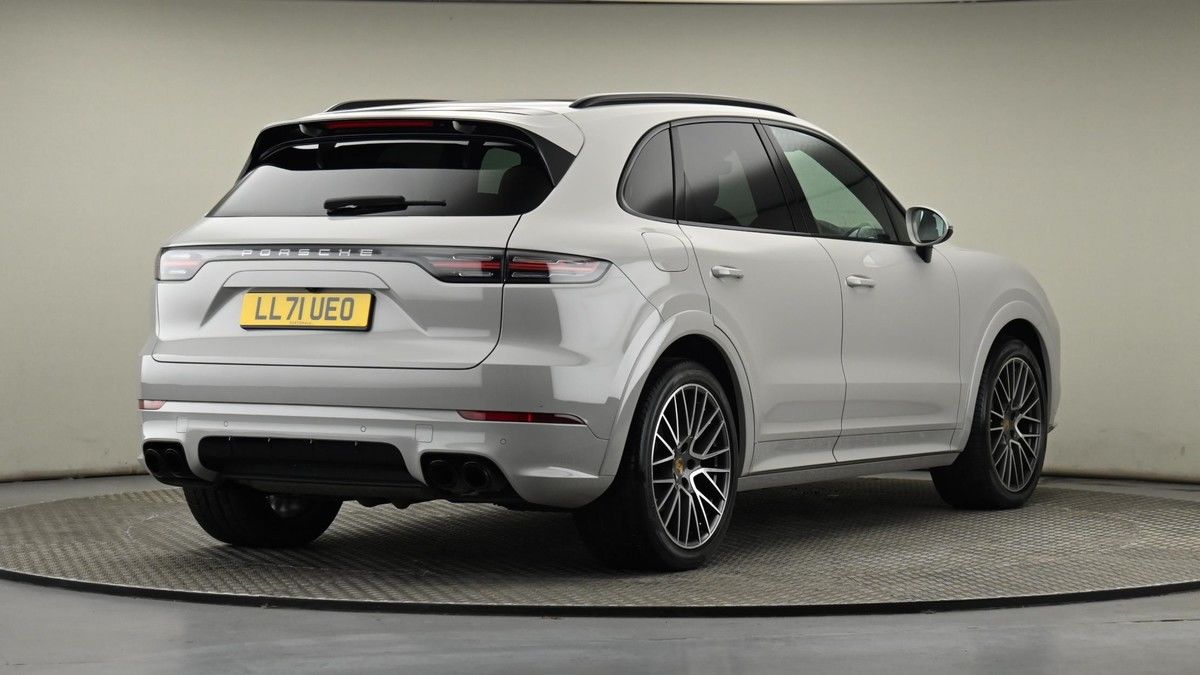 Porsche Cayenne Image 26