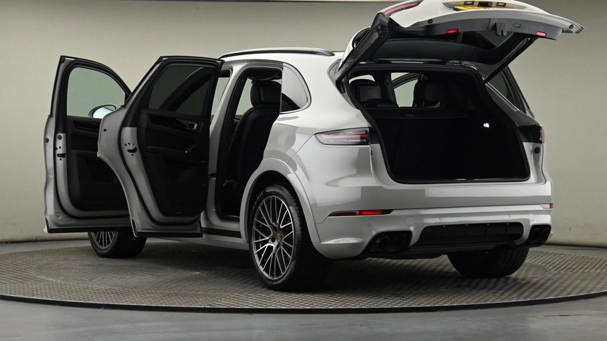 Porsche Cayenne Image 29