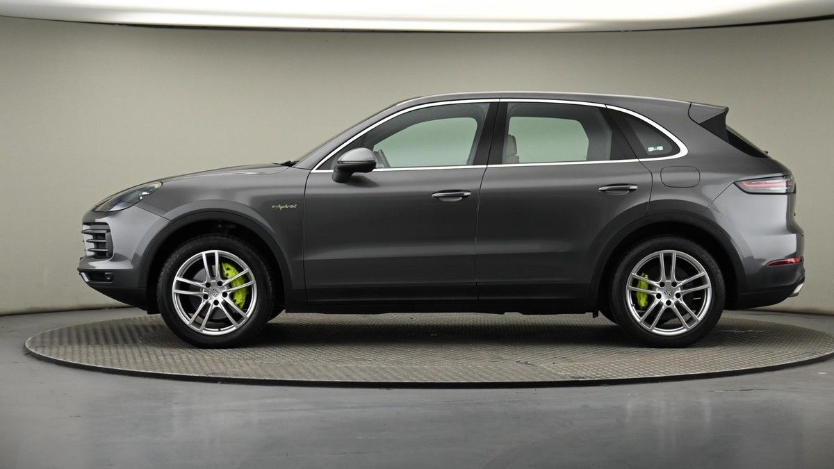 Porsche Cayenne Image 23