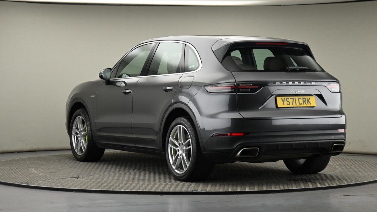 Porsche Cayenne Image 24