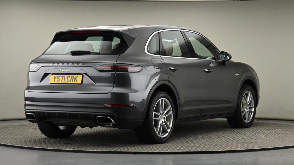 Porsche Cayenne Image 26
