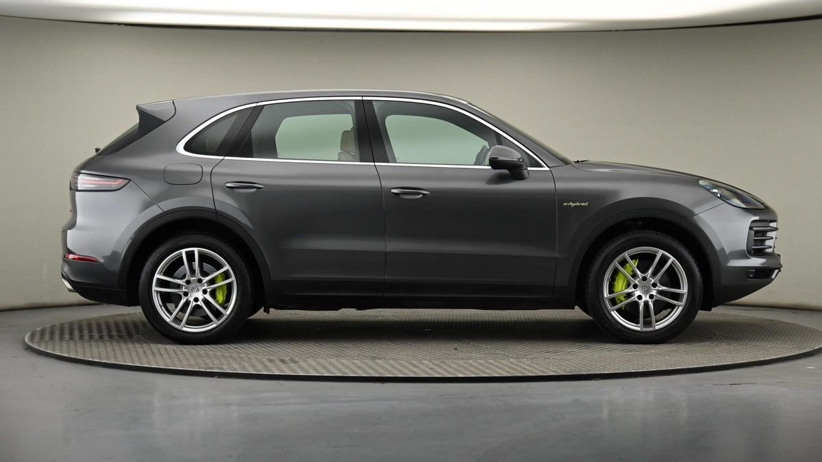Porsche Cayenne Image 27