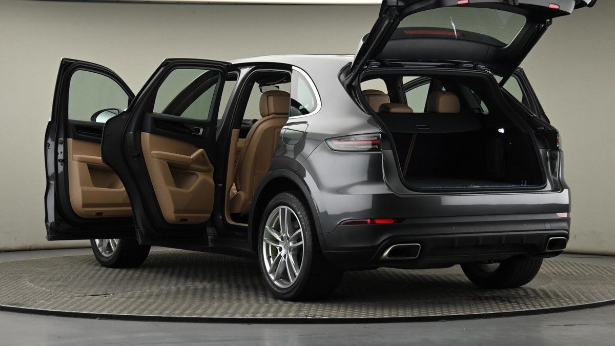 Porsche Cayenne Image 29