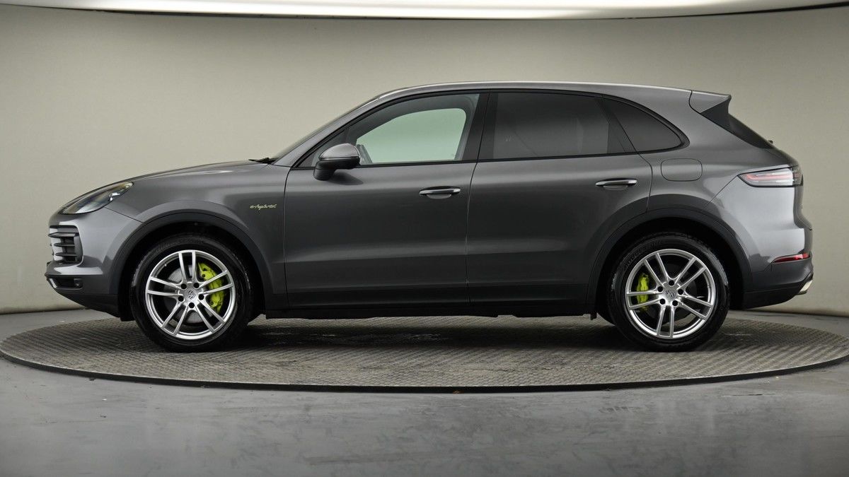 Porsche Cayenne Image 23