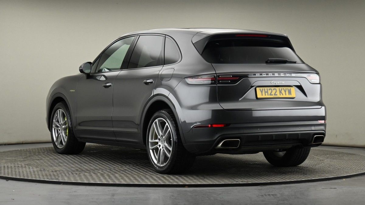 Porsche Cayenne Image 24