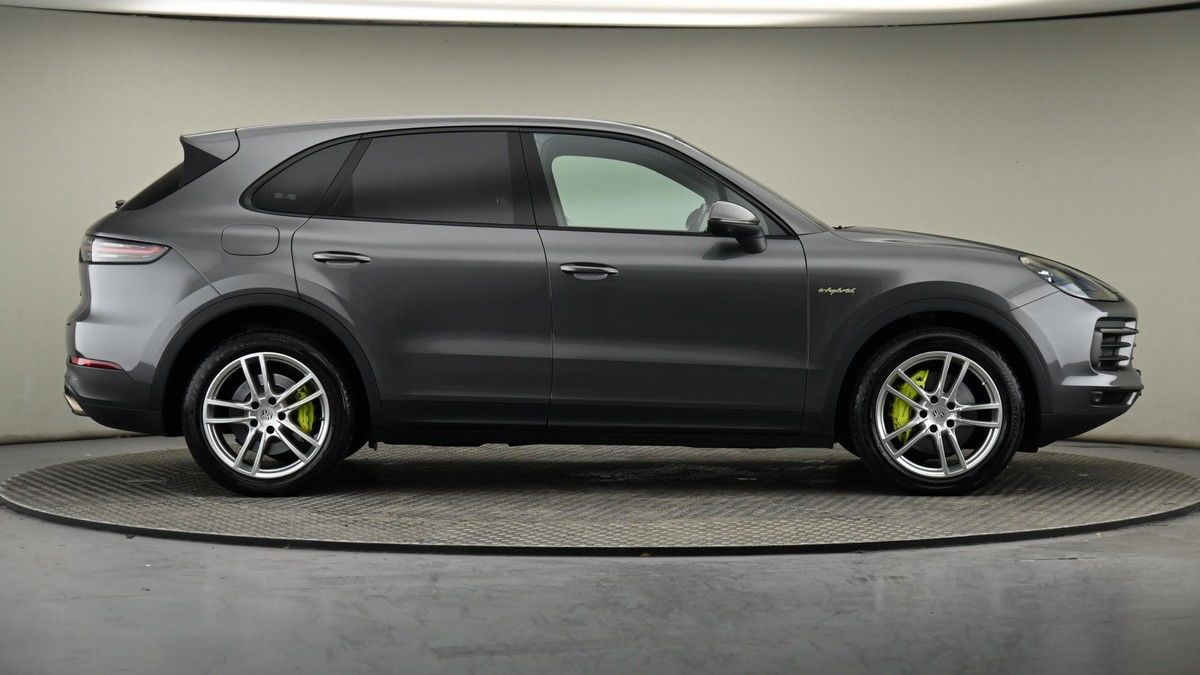 Porsche Cayenne Image 27