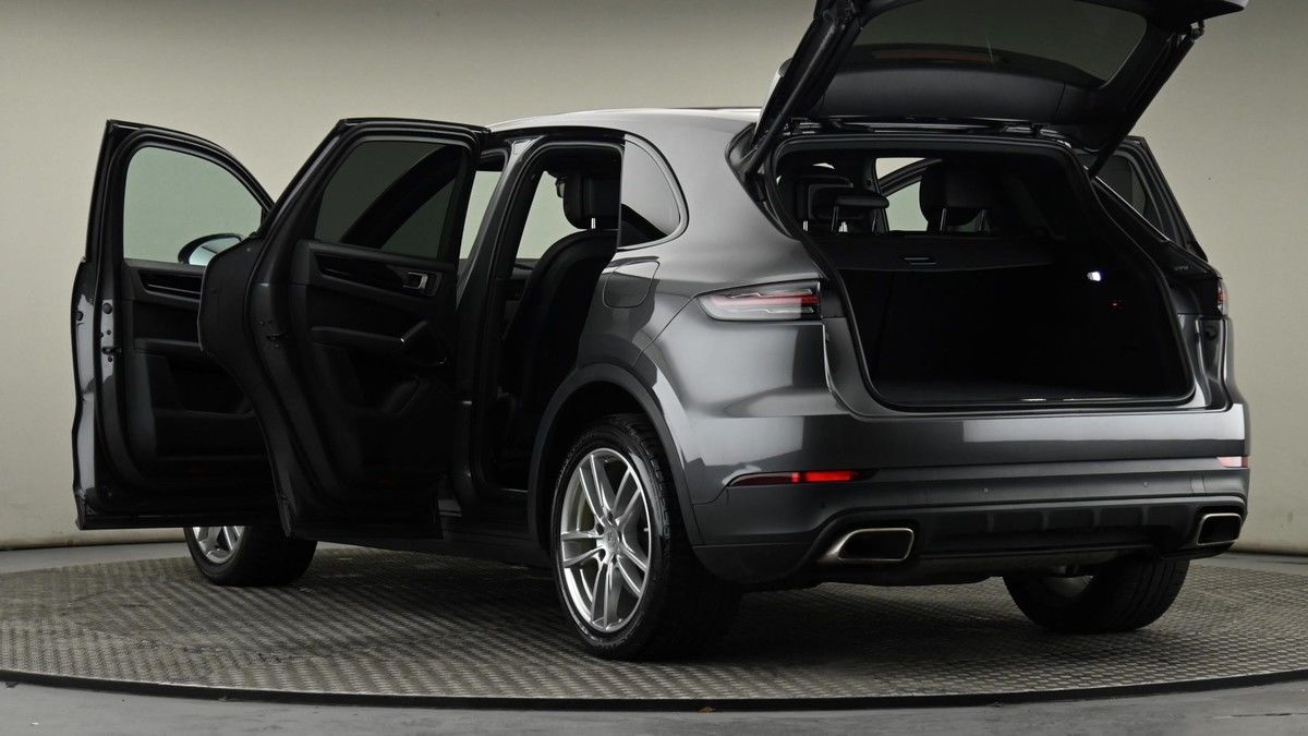 Porsche Cayenne Image 29