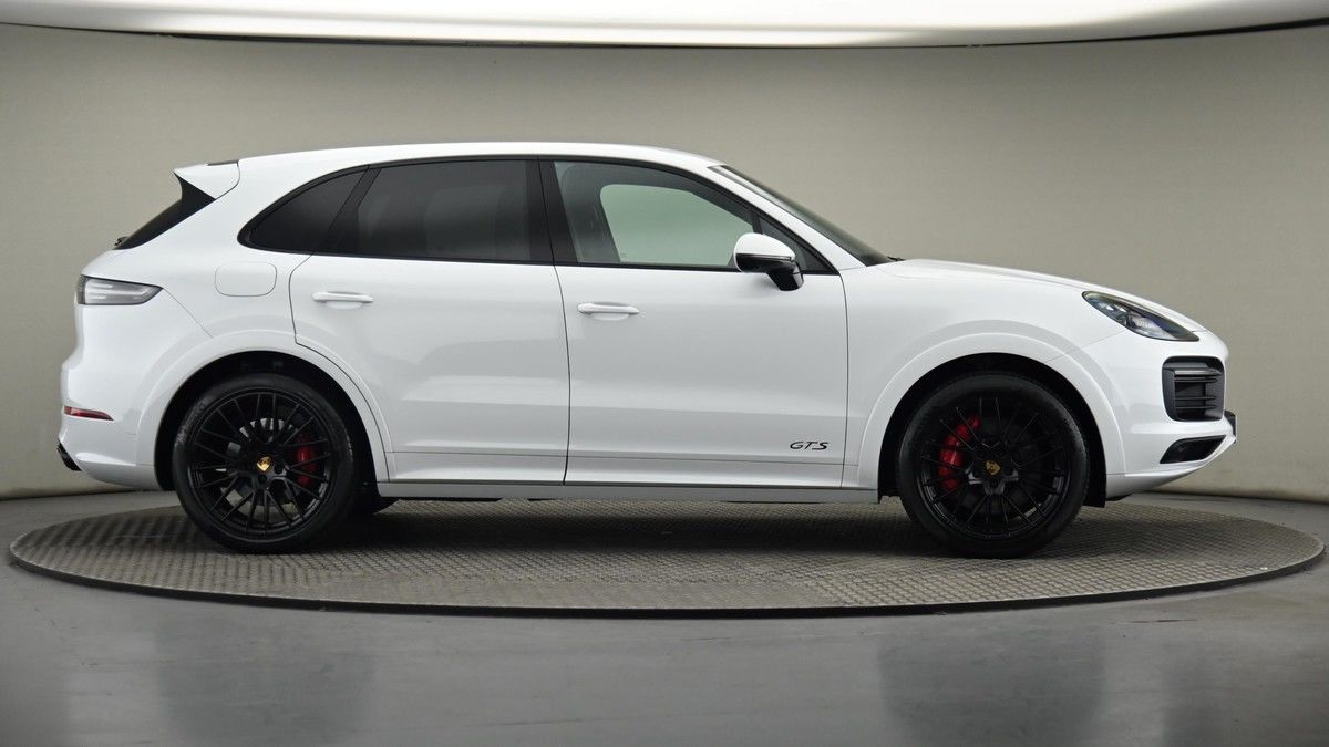 Porsche Cayenne Image 27