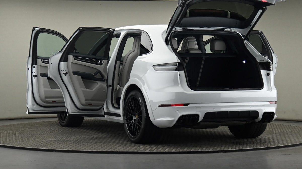 Porsche Cayenne Image 29