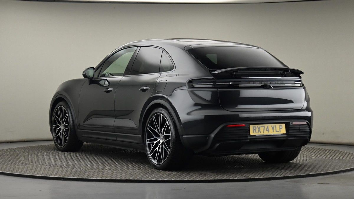 Porsche Macan Image 24