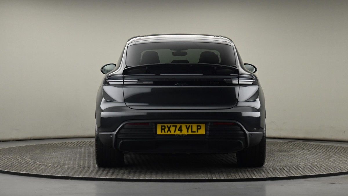 Porsche Macan Image 25