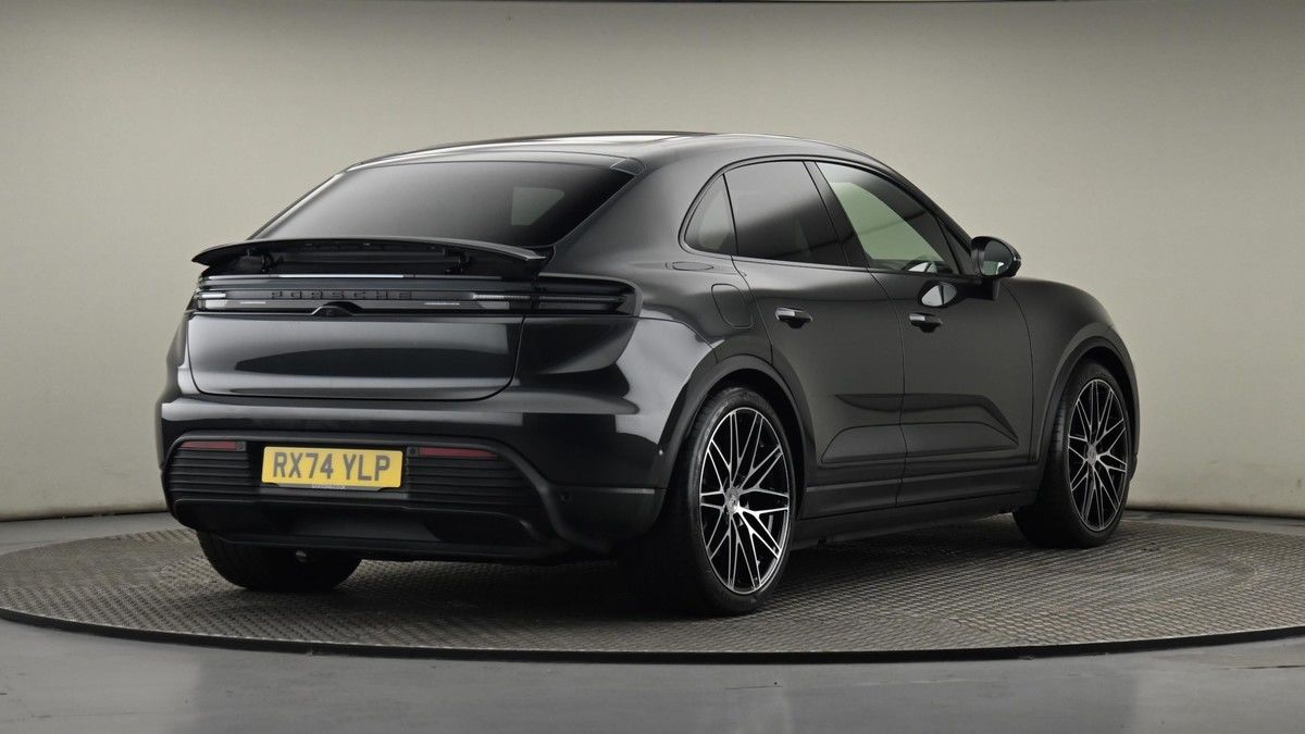 Porsche Macan Image 26