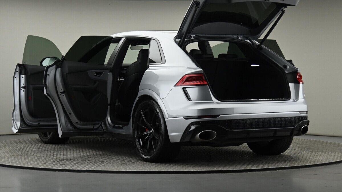 More views of Audi RSQ8