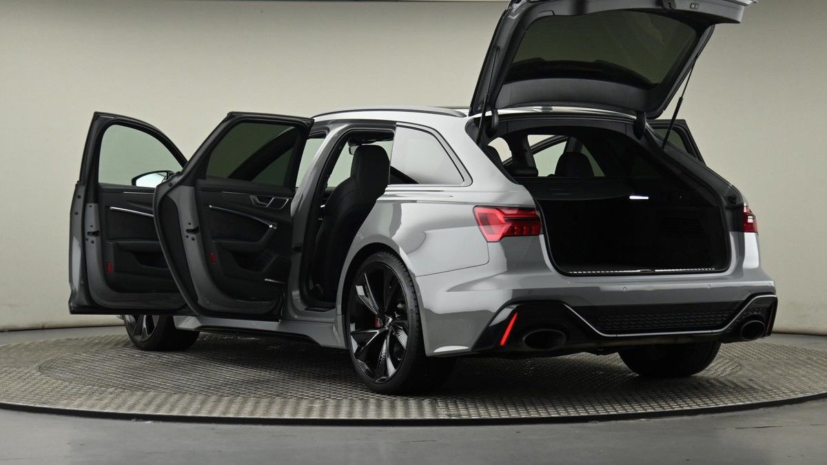 Audi RS6 Avant Image 29