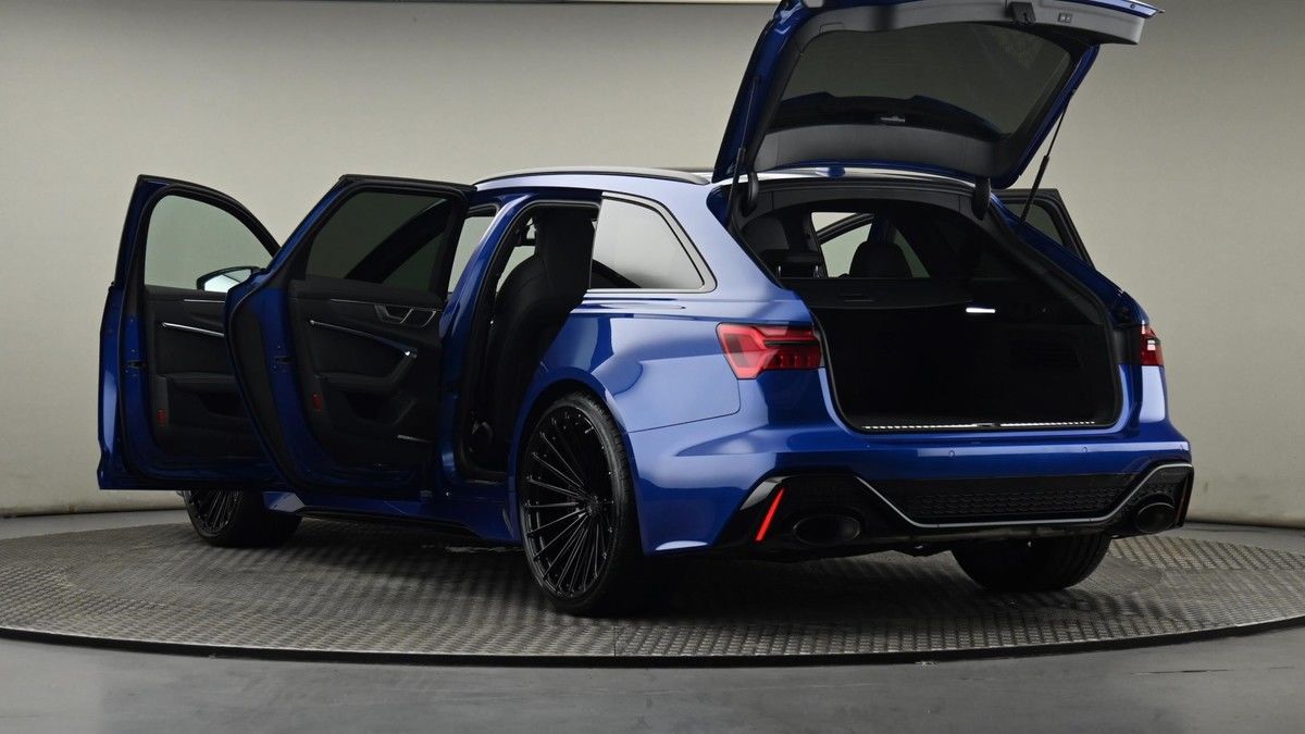 Audi RS6 Avant Image 29