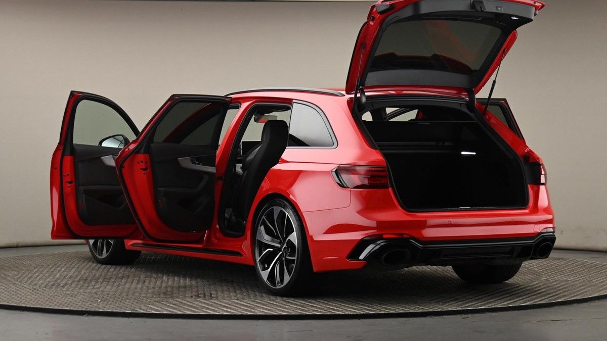 Audi RS4 Avant Image 29