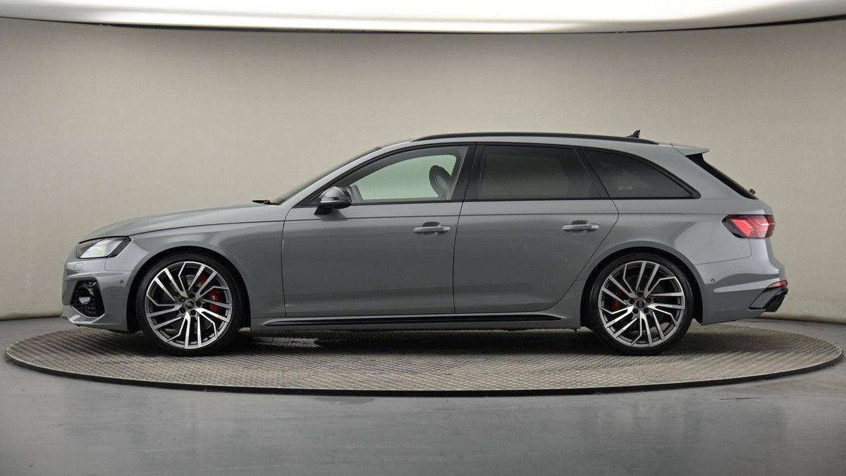 Audi RS4 Avant Image 23
