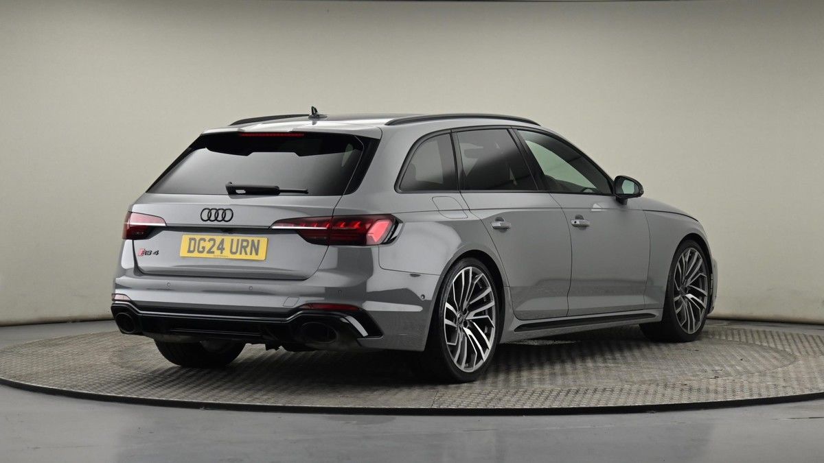 Audi RS4 Avant Image 26