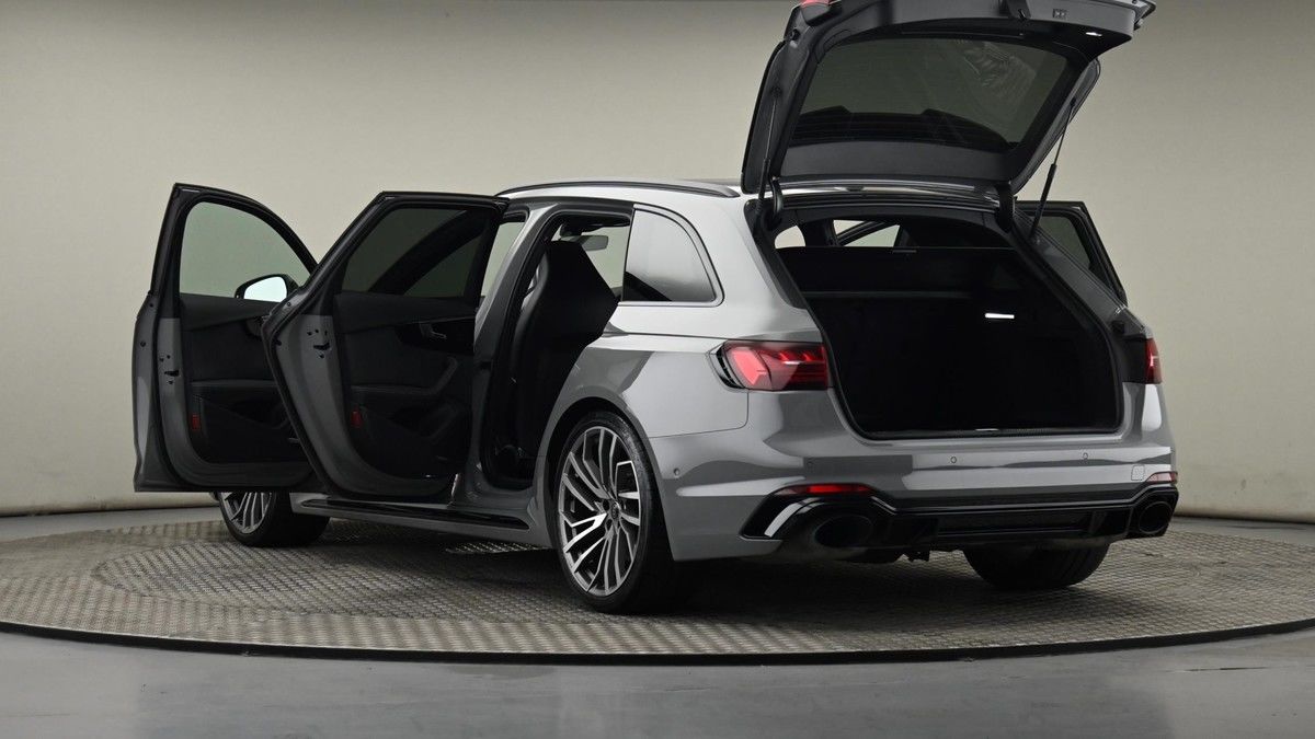 Audi RS4 Avant Image 29