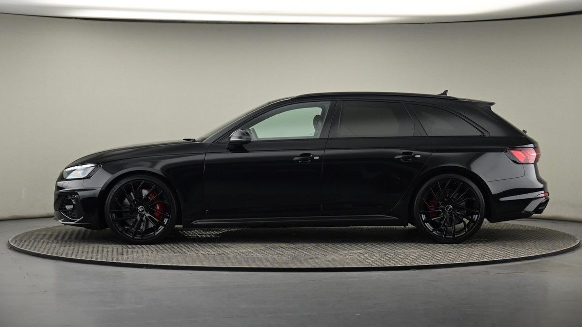 Audi RS4 Avant Image 22