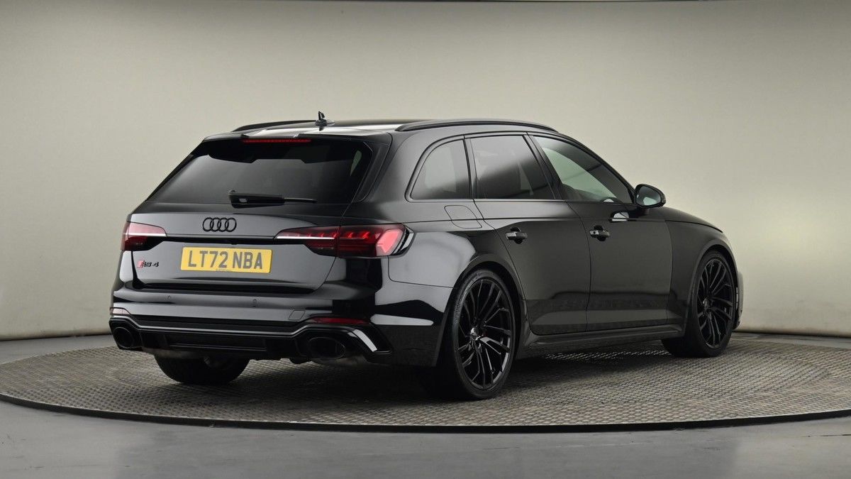Audi RS4 Avant Image 25