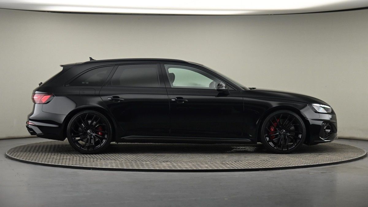 Audi RS4 Avant Image 26