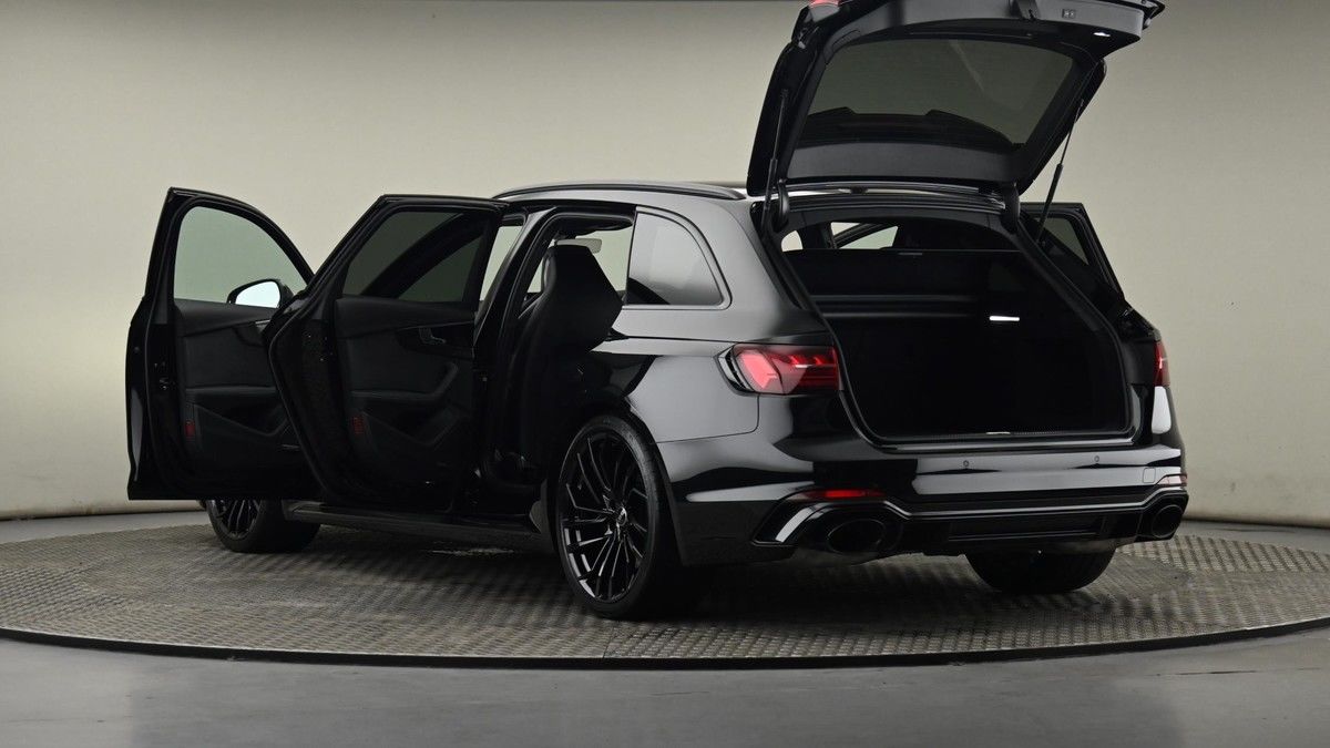 Audi RS4 Avant Image 28