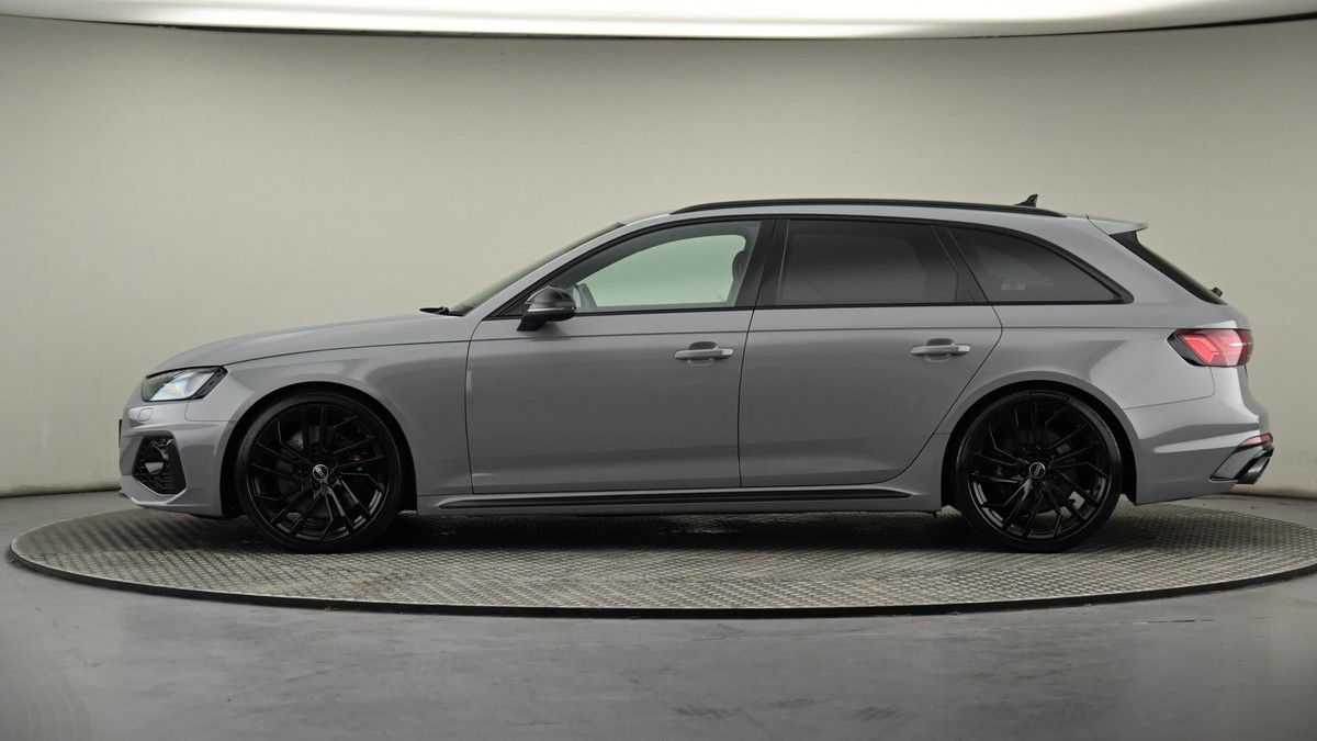 Audi RS4 Avant Image 22