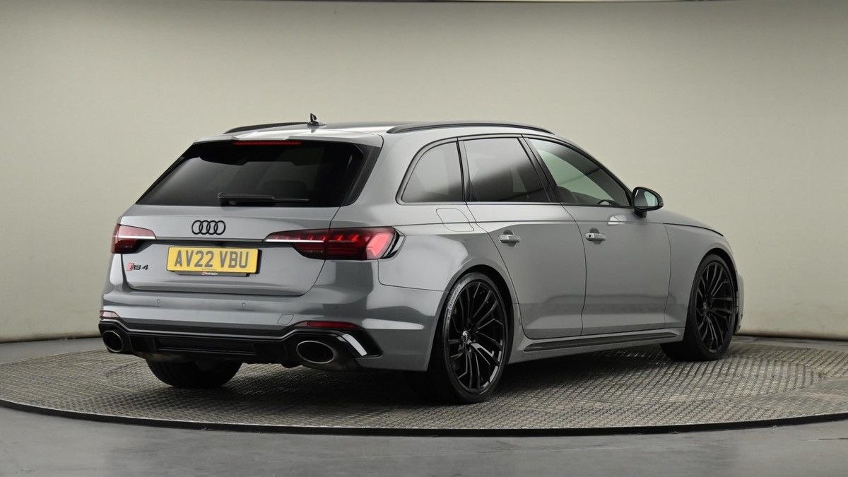 Audi RS4 Avant Image 25
