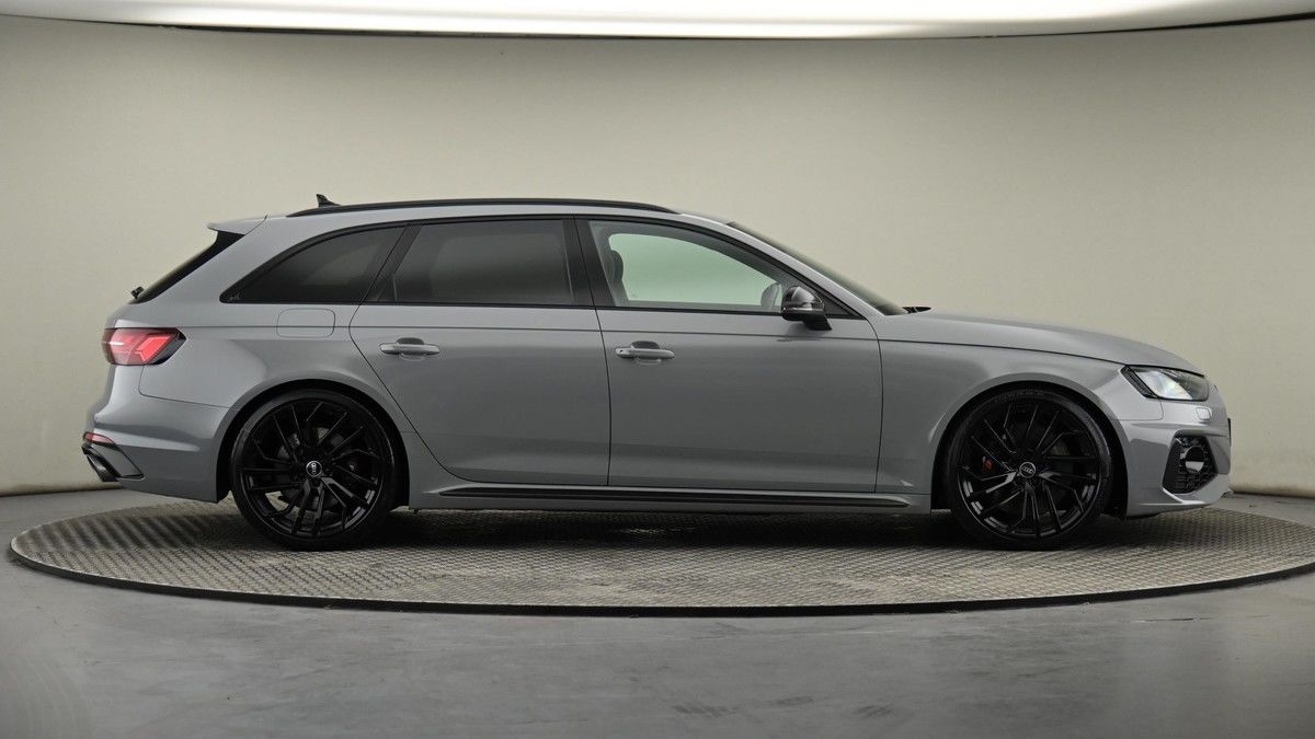 Audi RS4 Avant Image 26