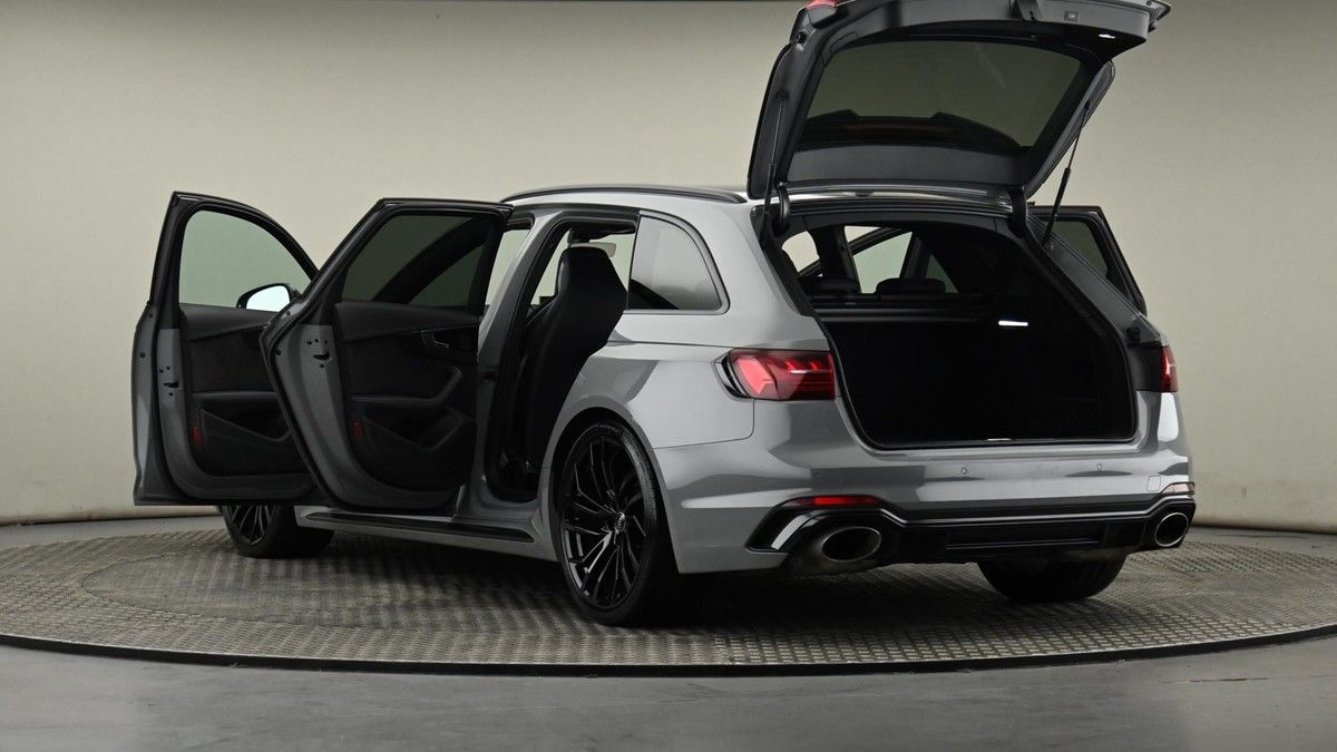 Audi RS4 Avant Image 28