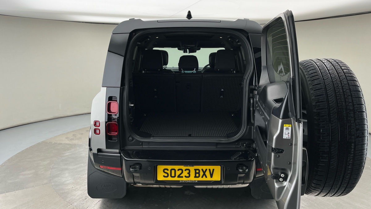 Land Rover Defender 110 Urban Image 22