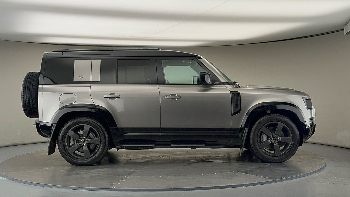Land Rover Defender 110 Urban Image 31