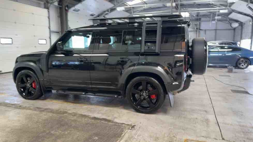 More views of Land Rover Defender 110