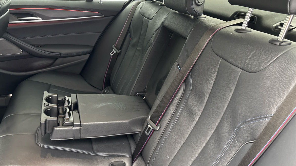 BMW 5 Series Image 9