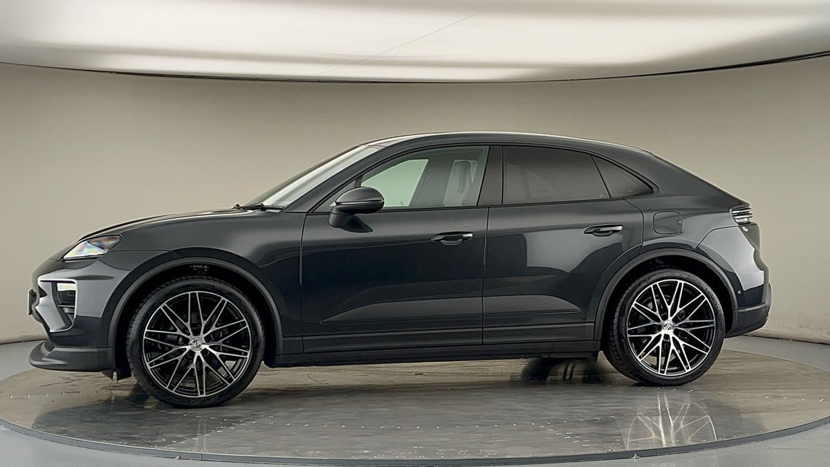 More views of Porsche Macan