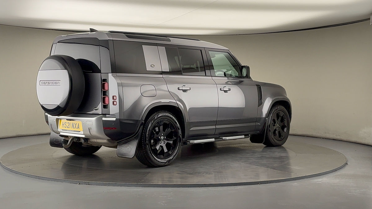 Land Rover Defender 110 Image 21