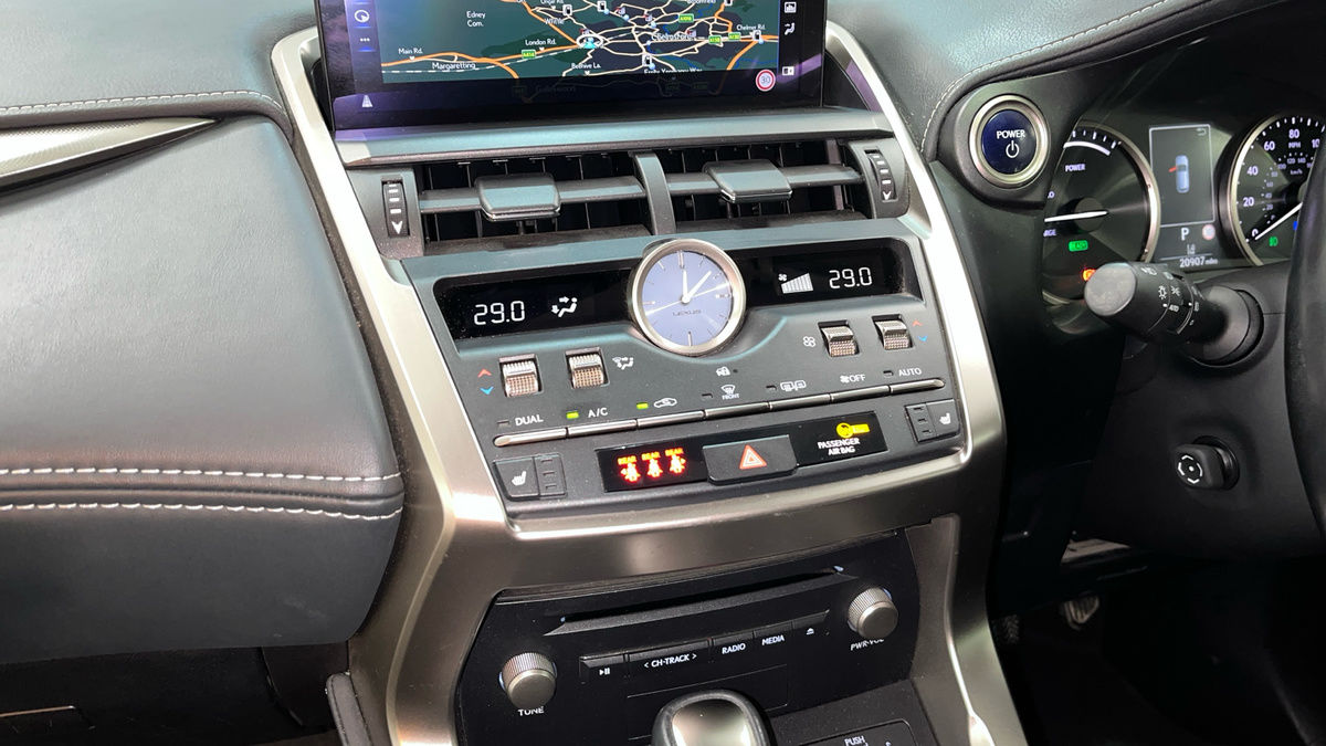 Lexus NX Image 6