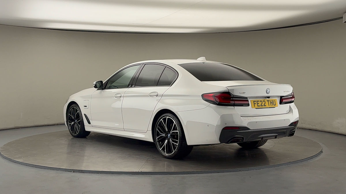 BMW 5 Series Image 2