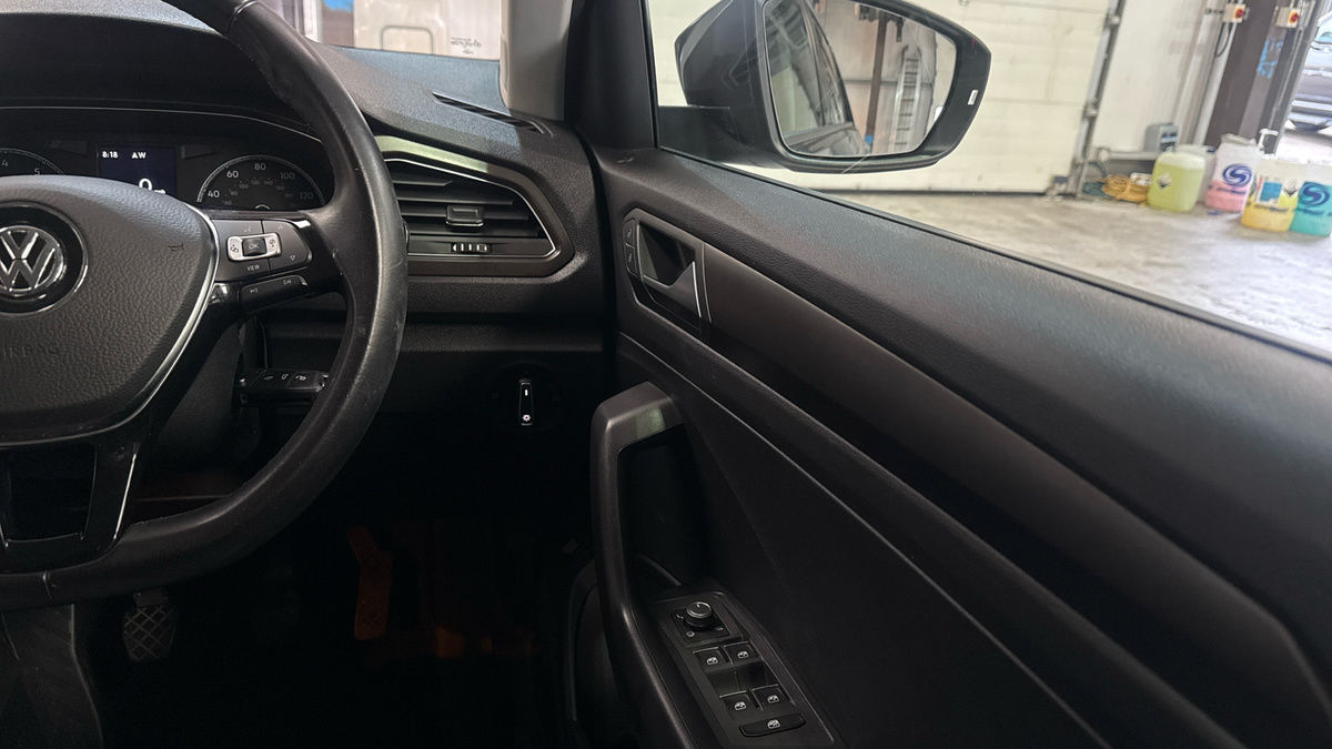 Volkswagen T-Roc Image 14