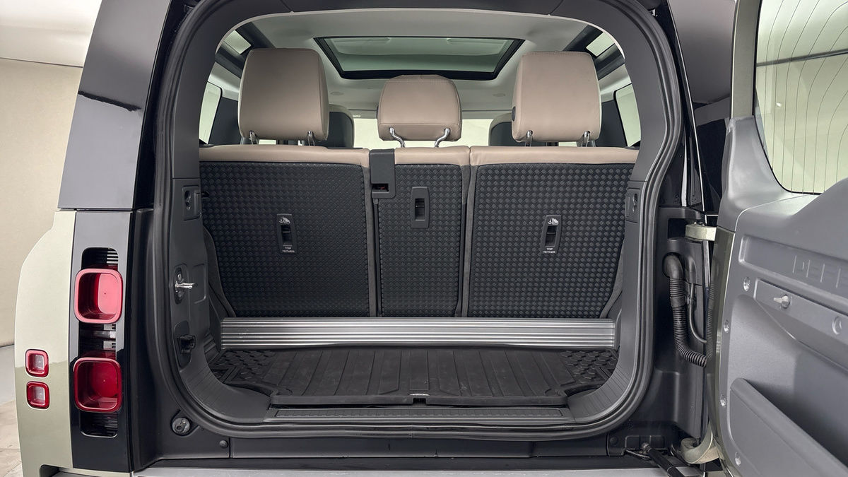 Land Rover Defender 90 Image 11