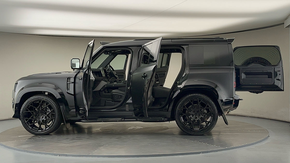 More views of Land Rover Defender 110