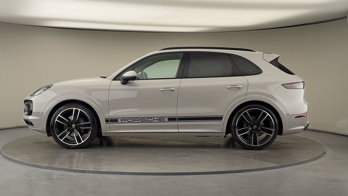 Porsche Cayenne Image 15