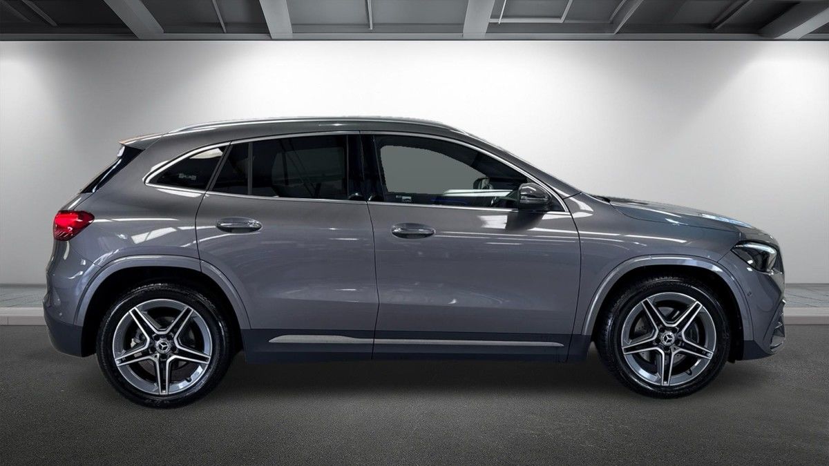 Mercedes-Benz GLA Image 16